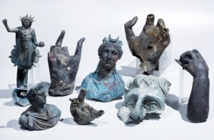 09-israel-shipreck statues